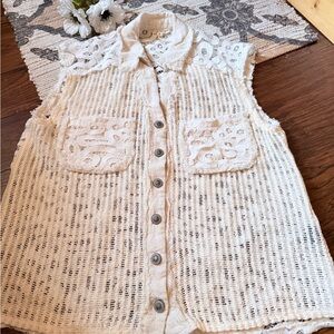 POL Cream Lace Button-Up Vest/top